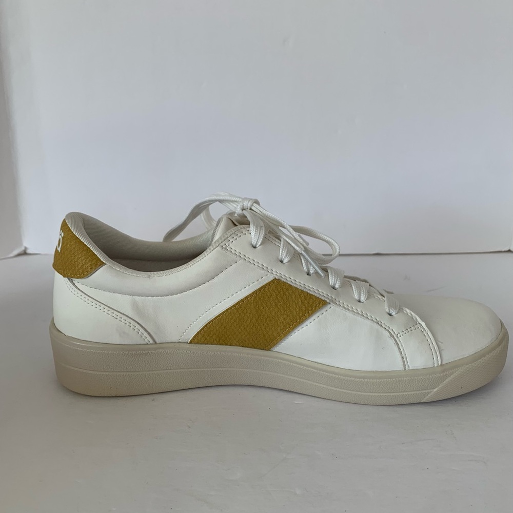 Ryka Viv Classic Sneaker - Picture 3 of 10